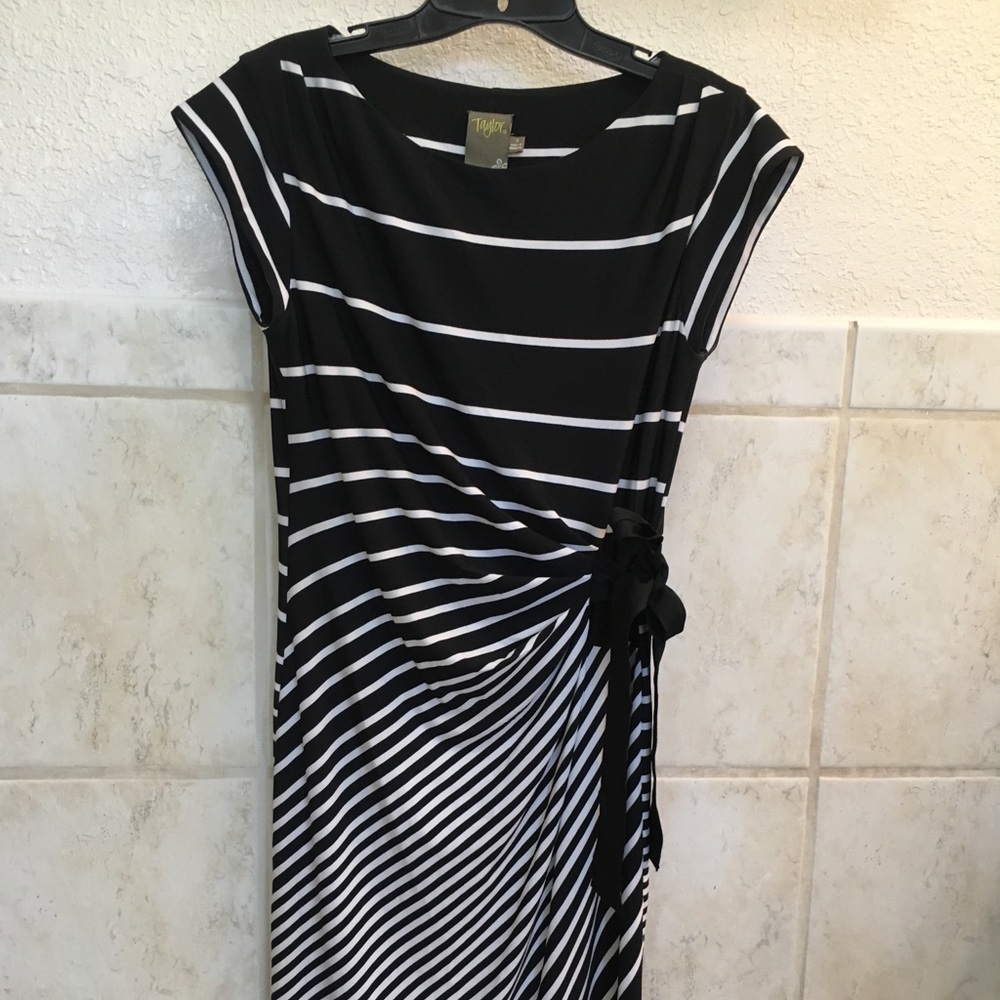 A Pea in the Pod Cap Sleeve Maternity Dress